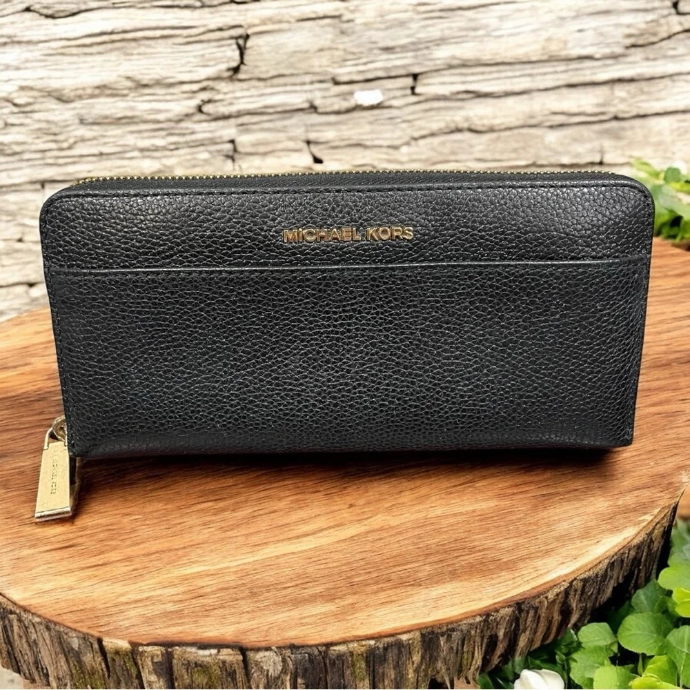 Michael Kors Black Pebbled Leather Mercer Zip Around Continental Wallet EUC - Picture 2 of 9